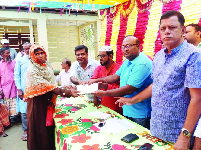 BHANGURA (Pabna): Md Golam Hossain Rassel, Mayor, Bhangura Municipality of Pabna distributing cheques among the distressed people for treatment from of Prime Minister' s Relief Fund on Wednesday. Among others, Jakir Hossain Senior Vice President of Up