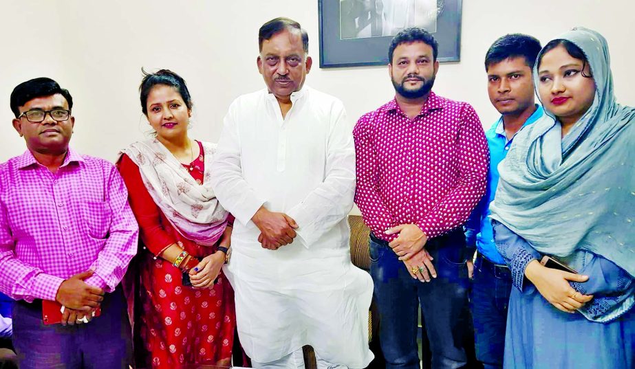 Chairman of Human Rights Society Anwar-e-Taslima along with its five members paid a courtesy call on Home Minister Asaduzzaman Khan Kamal at the latter's personal office in the city's Dhanmondi on Monday.