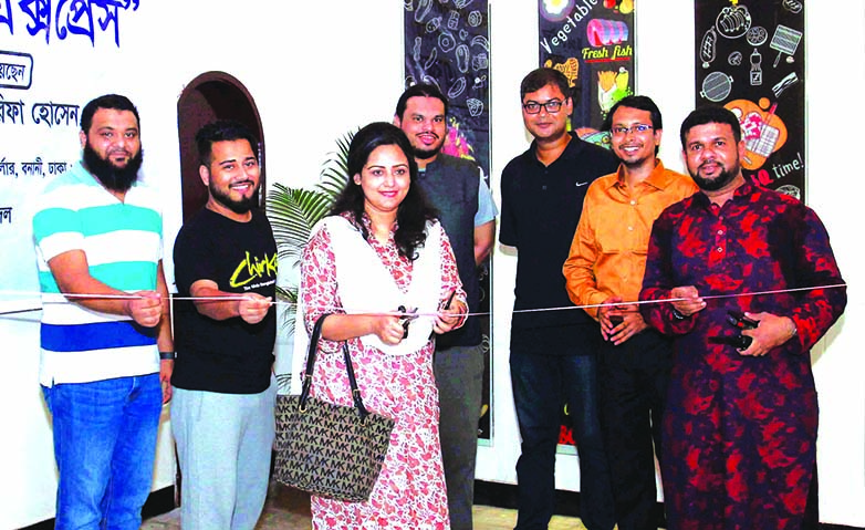 Chirkutt Band vocalist Sharmin Sultana Sumi, inaugurating the Authentic Kabab Express outlet at city's Banani area recently as chief guest. Md Faruque Hossain, Executive Chairman of National Skills Development Authority (NSDA) and local elites were also