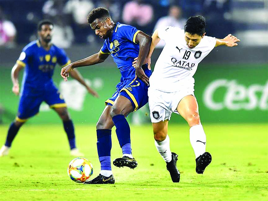 Nam Tae-hee (right) of Qatar's Al Sadd, vies with Abdullah Al-Khaibari of Saudi's Al-Nassr, during their second leg of the quarterfinal match at the AFC Championships League in Doha, the capital city of Qatar on Monday. Al Sadd won the match 3-1 and qu