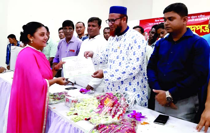 BHALUKA (Mymensingh): Alhaj Kazim Uddin Ahmed Dhonu MP distributing educational materials, certificates and cash among the meritorious students of different educational institutes from Prim Minister's Special Fund at Upazila Parisahd Auditorium on Monda