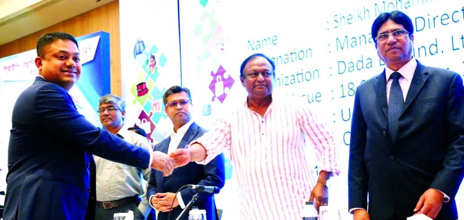 Sheikh Md. Abdul Wadood, Managing Director of Dada Group Limited, received the CIP card from Commerce Minister Tipu Munshi at a function held at a hotel in the city on Wednesday. Former Commerce Minister Tofail Ahmed and senior officials were also present