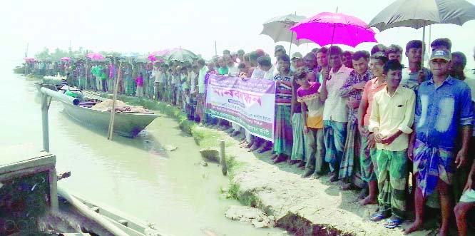 SUNDARGANJ(Gaibandha): People at Sundarganj Upazila formed a human chain demanding immediate steps to stop Teesta River erosion on Saturday.