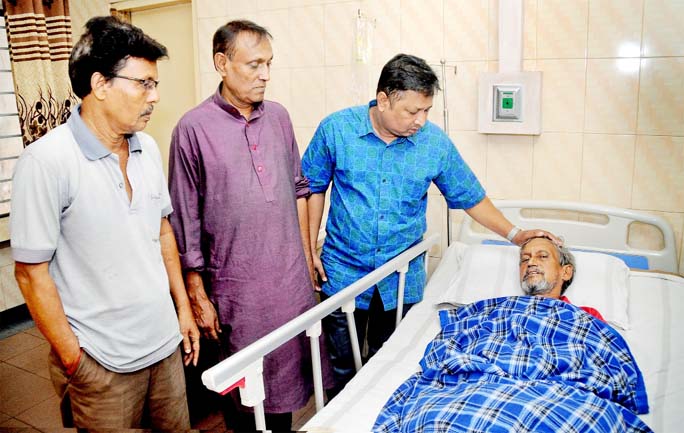 Leaders of Bangabandhu Sangnskritik Jote, Chattogram Unit visited ailing journalist Prodip Khastagir at Chattogram Medical Centre yesterday.