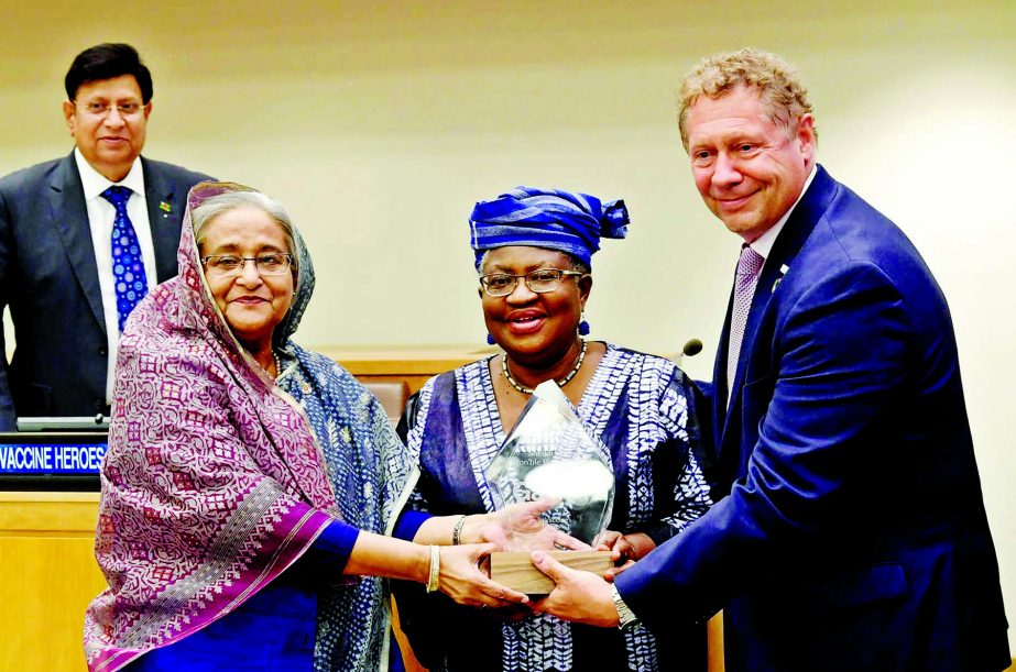 Prime Minister Sheikh Hasina receiving prestigious "Vaccine Hero" award in recognition of Bangladesh's outstanding success in vaccination from the Chair of Global Alliance for Vaccination and Immunisations (GAVI) Board, Dr Ngozi Okonjo-Iweala at a cer