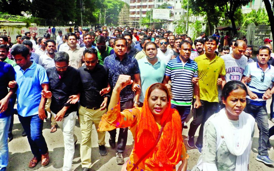 Activists of Jatiyatabadi Chhatra Dal (JCD) brought out a procession on DU campus on Tuesday, demanding immediate release of BNP Chief Begum Khaleda Zia.