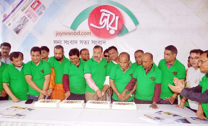 CCC Mayor A J M Nasir Uddin cutting cake in observance of the 1st founding anniversary of Joynewsbd.com at M A Aziz Stadium as Chief Guest recently.