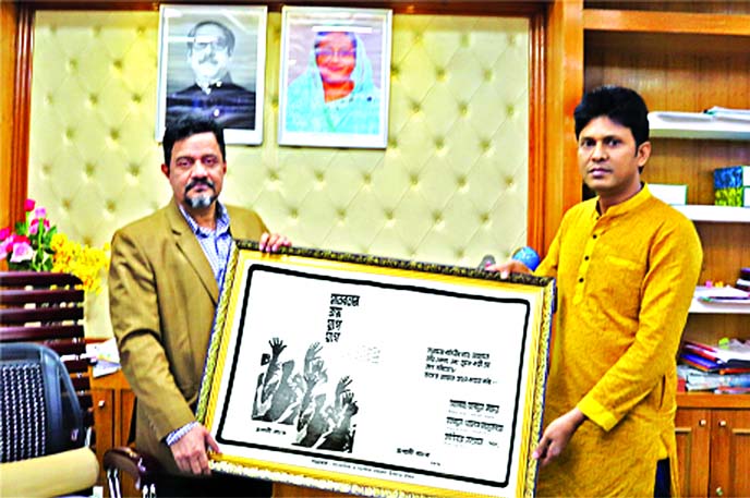 Researcher Nazrul Islam Bashir, handing over a historical document to Md. Obayed Ullah Al Masud, Managing Director of Rupali Bank Limited at the bankâ€™s head office in the city recently. The document includes records of three martyrs of the bank off