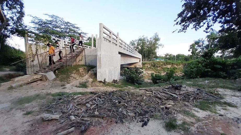 The bridge over Balikhali canal at Narayan Haâ€žt in Fatikchhari remain useless as there is no link road . This picture was taken yesterday.