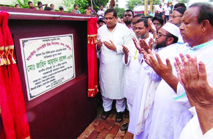 GAZIPUR: State Minister for Youth and Sports Jahid Ahsan Rasel MP offering Munajat after laying the foundation stone of academic building of Chhayabithi Society High School at Gazipur City on Monday.