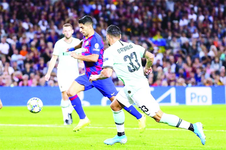 Barcelona's Luis Suarez (center) scores his side's second goal during the group F Champions League soccer match between F.C. Barcelona and Inter Milan at the Camp Nou stadium in Barcelona, Spain on Wednesday.