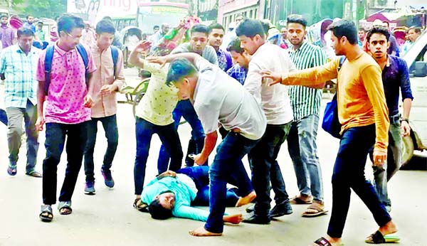 Members of Jatiyatabadi Chhatra Dal (JCD) of Jagannath University (JnU) unit came under attack allegedly by activists of Bangladesh Chhatra League (BCL) when they brought out a procession on the campus demanding release of BNP Chairperson Khaleda Zia on T