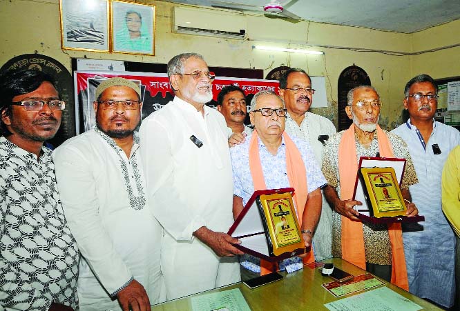 BOGURA: Alhaj Habibur Rahmam MP distributing Dipankar Chakrabarty Memorial Awards on journalism introduced by Bangladesh Federal Union of Journalists on Wednesday.
