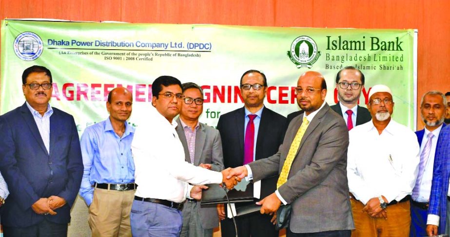 Engineer Bikash Dewan, Managing Director of Dhaka Power Distribution Company Limited (DPDC) and Md. Mahbub ul Alam, CEO of Islami Bank Bangladesh Limited (IBBL), exchanging documents after signing an agreement to collect the postpaid and prepaid electrici