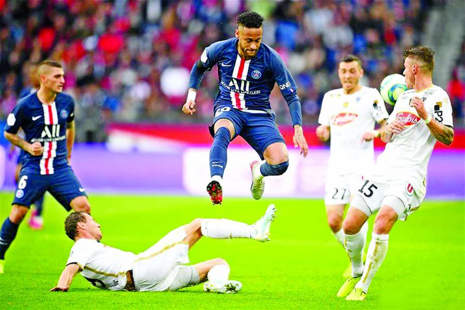 Neymar JR (center) of Paris Saint-Germain breaks through during the Ligue 1 match between Paris Saint-Germain (PSG) and Angers at Parc des Princes in Paris, France on Saturday.