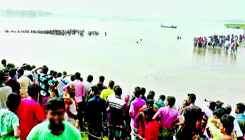 Ten people went missing as a boat carrying 40 passengers sinks in Teesta River in Burihat area under Rajarhat upazila due to strong currents on Sunday.