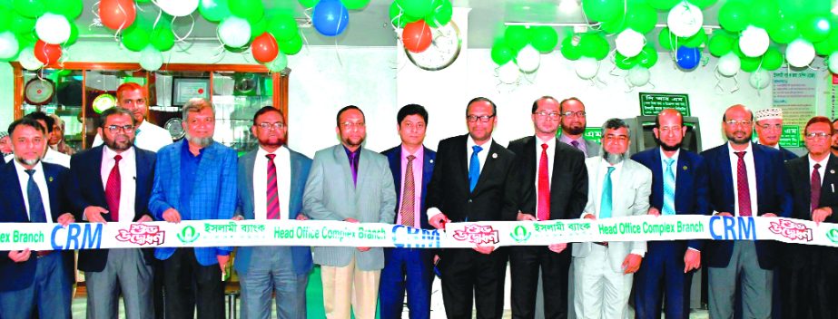 Md. Mahbub ul Alam, Managing Director of Islami Bank Bangladesh Limited, inaugurating Cash Recycling Machine (CRM) at its Head Office Complex Corporate Branch in city on Monday. Mohammad Monirul Moula, Additional Managing Director, Mohammad Ali, Abu Reza