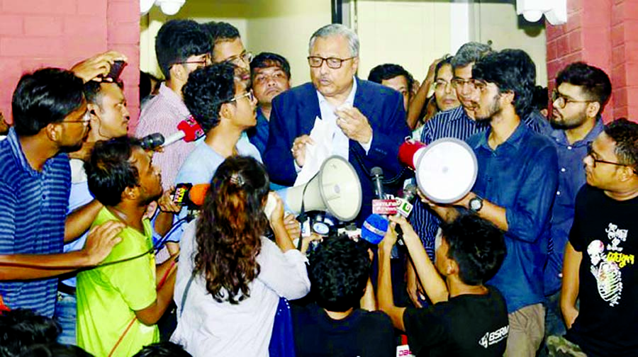 BUET Vice-Chancellor Prof Saiful Islam trying to calm the agitated students who besieged him in front of his office on Tuesday.