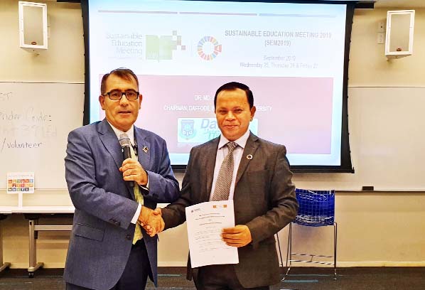 Dr Md. Sabur Khan, Founder and Chairman, Daffodil International University and Mario Franco, Founder and Chairperson of Millenium@edu Sustainable Education exchanging MoU during the United Nations General Assembly Opening Week in New York.