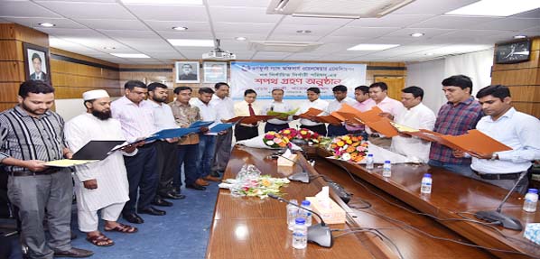 Managing Director of KGDCL Eng. Khaiz Ahmed Mojumder was present as Chief guest at the oath taking ceremony of Newly elected Officers Association of Karnaphuli Gas Distribution Co. Ltd .on Thursday at the Conference room of KGDCL.