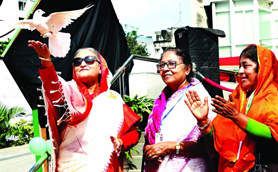 Prime Minister Sheikh Hasina inaugurating the central council of Mohila Sramik League in the auditorium of Krishibid Institute, Bangladesh in the city's Khamarbari on Saturday by releasing pigeon. BSS photo