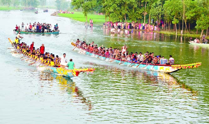 BOGURA: A traditional boat race was held in Mohishban Poradah River in Gabtoli Upazila on Saturday.