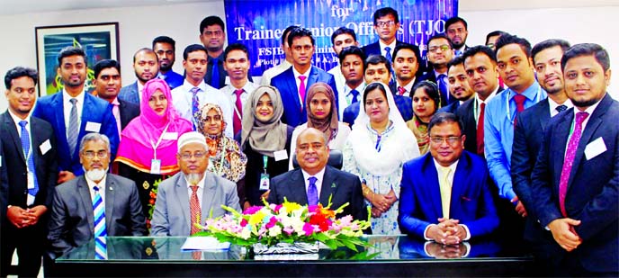 Syed Waseque Md Ali, Managing Director of First Security Islami Bank Limited, poses for photograph with the participants of 49th Foundation Course of Trainee Assistant Officer at FSIBL Training Institute in the city on Saturday. Md. Ataur Rahman, Principa