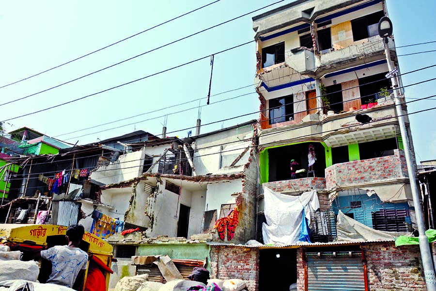 Illegal parts of multi-storey buildings on the banks of Buriganga were bulldozed during eviction drive conducted by the Bangladesh Inland Water Transport Authority. But the owners of these buildings begin construction work afresh to make them inhabitable