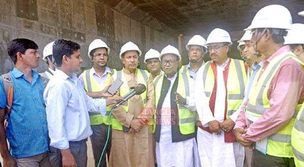 Members of the Parliamentary Standing committee on Road Communications and Bridges Ministry addressing before the journos after their visit the site of Tunnel.