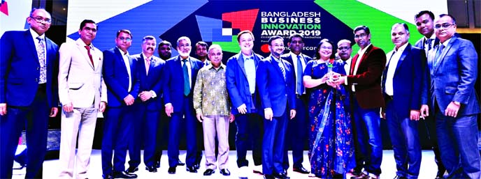 Md. Arfan Ali, Managing Director of Bank Asia Limited, receiving the `Bangladesh Business Innovation Award-2019' from Nihad Kabir, President of the Metropolitan Chamber of Commerce and Industry (MCCI) at a hotel in the city on Saturday. Abul Kalam Azad,