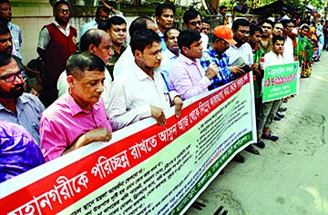 Acting Mayor of Dhaka South City Corporation Hashibur Rahman Manik, among others, at a cleanliness campaign organised jointly by zonal executive officer and executive magistrate, zone-3 in front of Jhigatala Bazar in the city on Monday.