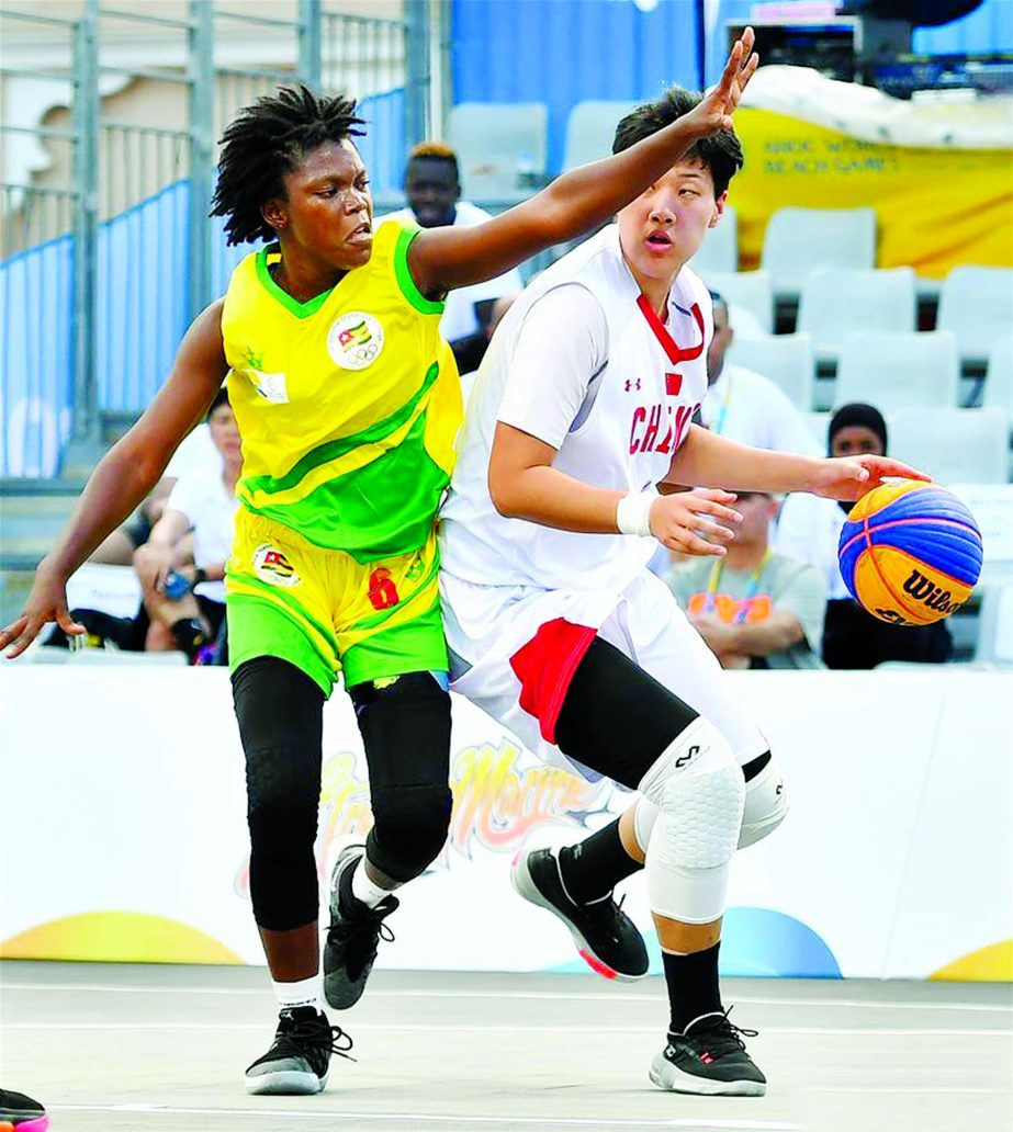 Ha Wenxi (right) of China, vies with Pierrette Adjovi Donouvi of Togo, during the 3x3 women's Team Group B match between China and Togo at the 1st ANOC World Beach Games Qatar 2019 in Doha, capital of Qatar on Monday.