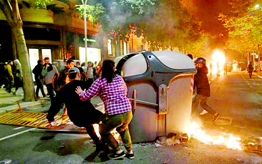 Protesters burn garbage containers during protests in Barcelona. Internet photo