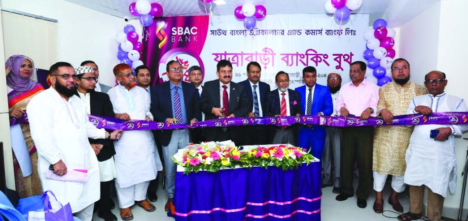 Mostafa Jalal Uddin Ahmed, AMD of South Bangla Agriculture and Commerce Bank Limited, inaugurating its Banking Booth at Shahid Faruque Road in city's Jatrabari area on Thursday. Md. Mamunur Rashid Molla, DMD, Tariqul Islam Chowdhury, Head of GSD of the b