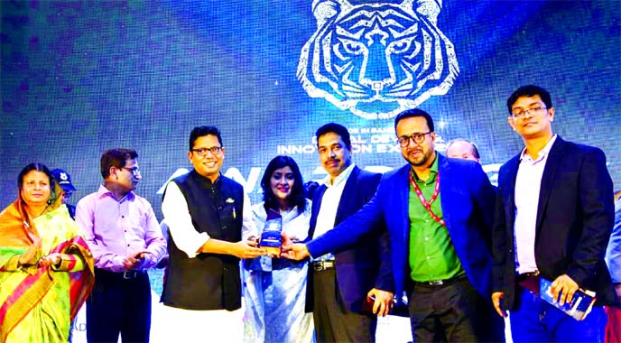 State Minister for ICT Division Zunaid Ahmed Palak handing over a crest of 'Manufacturing Achievement Award' to SM Zahid Hasan, Executive Director of Walton Group, at the concluding ceremony of a three-day long 'Digital Device and Innovation Expo-2019