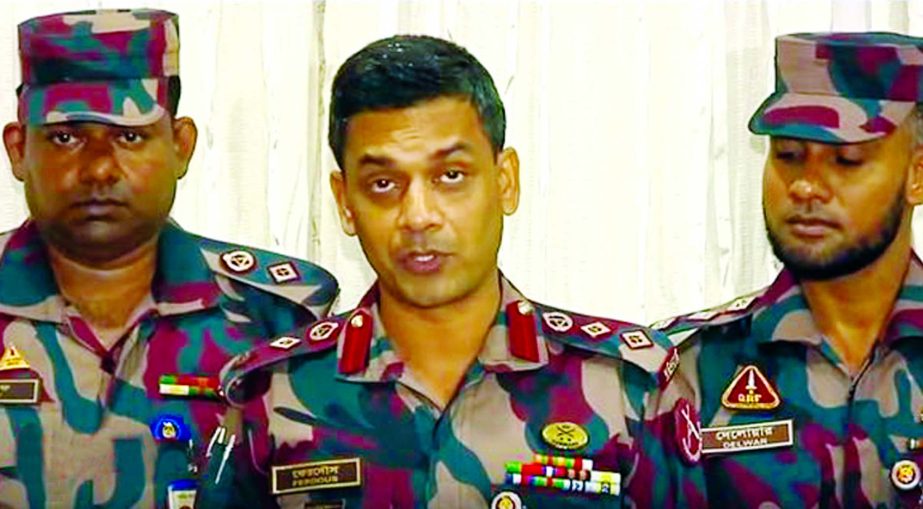 Rajshahi BGB-1 Regional Commander Lt Col Ferdous Ziauddin Mahmud speaking at a press briefing on Thursday.
