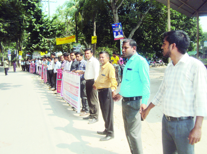 SAGHATA (Gaibandha): A human chain was formed in front of Upazila Parishad by Bangladesh Pharmaceuticals Representatives Association to press home their 5-point demands on Saturday.