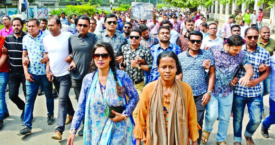 Jatiyatabadi Chhatra Dal brought out a procession in Dhaka University area on Tuesday demanding release of BNP Chief Begum Khaleda Zia.