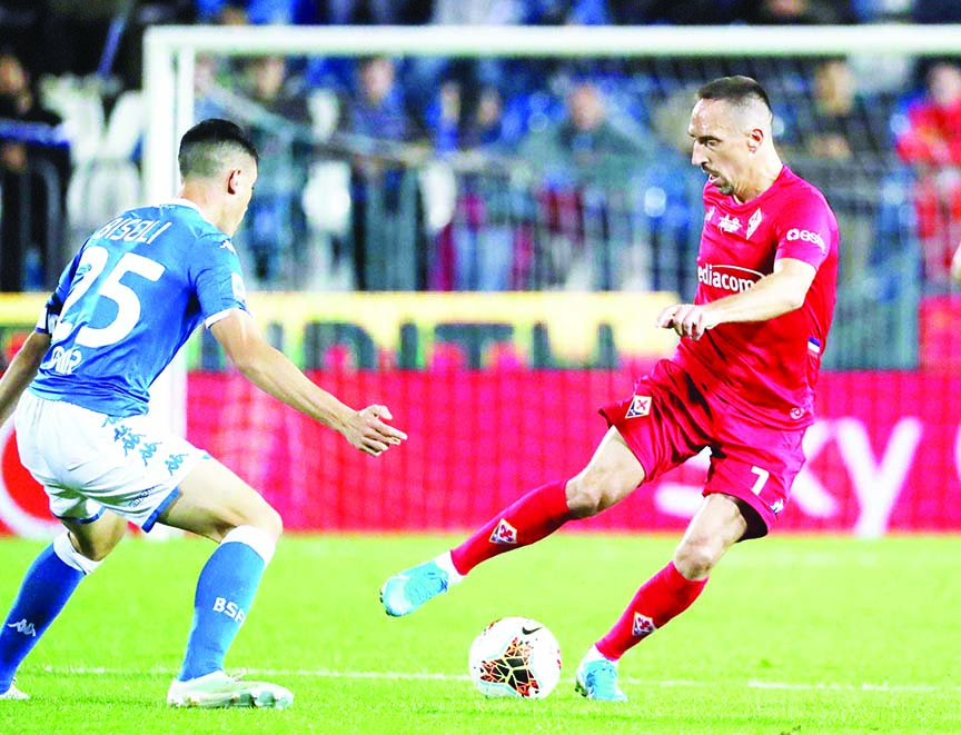 Brescia's Dimitri Bisoli (left) and Fiorentina's Franck Ribery in action during their Italian Serie A soccer match between Brescia and Fiorentina at the Mario Rigamonti stadium in Brescia, Italy on Monday.