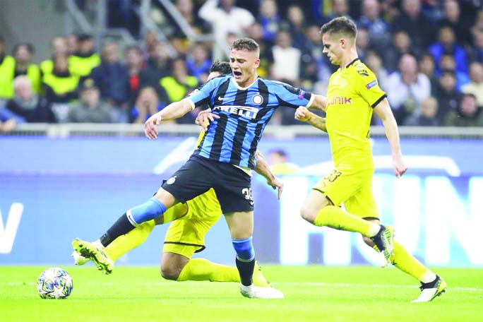 Inter Milan's Sebastiano Esposito (center) drawing a penalty during the Champions League, Group F soccer match between Inter Milan and Borussia Dortmund at the San Siro stadium in Milan, Italy on Wednesday.