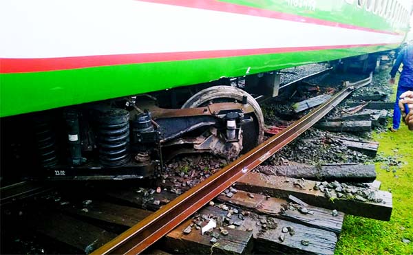 Three bogies of Dhaka bound Benapole Express derailed near Iswardi Station on Thursday.