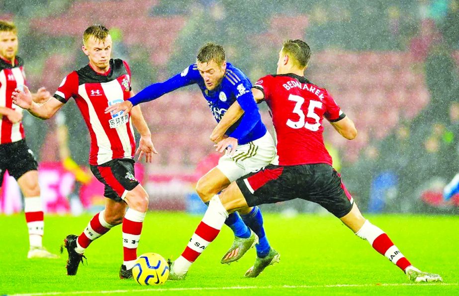 Southampton's Polish defender Jan Bednarek (right) vies with Leicester City's English striker Jamie Vardy (center) during the English Premier League football match between Southampton and Leicester City at St Mary's Stadium in Southampton, southern Eng