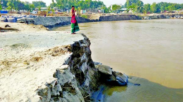 A large part of ferry ghats at Daulatdia point in Goalonda upazila of Rajbari has been devoured due to the strong current of the Padma River seriously hampering ferry service on the Paturia-Daulatdia route. This photo was taken on Saturday from Daulatdia