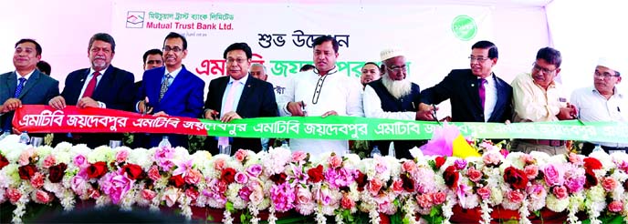 Md. Jahangir Alam, Mayor of Gazipur City Corporation, inaugurating the 116th branch of Mutual Trust Bank Limited at Joydebpur in Gazipur as chief guest. Goutam Prosad Das, DMD, Swapan Kumar Biswas, Head of Operations Division, Syed Rafiqul Hossain, Head o