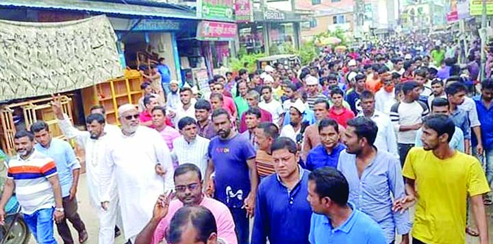 KISHOREGANJ: Jatiyatabadi Chhatra Dal , Kishoreganj District Unit brought out a procession on Sunday demanding immediate release of BNP Chairperson Begum Khaleda Zia.