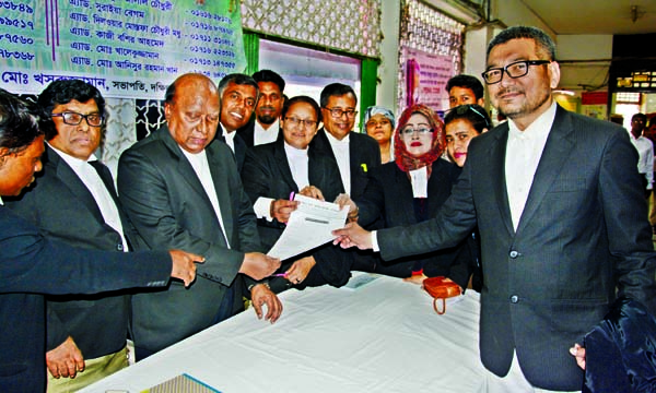 South Bengal Lawyers Association seen collecting members in the ground floor of Supreme Court Bar Association Bhaban yesterday . President of the organisation Adv Shah Md Khasruzzaman was present on the occasion .