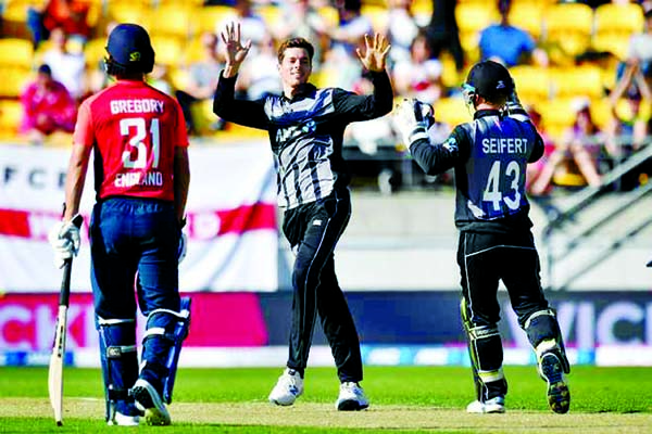New Zealand''s Mitchell Santner (center) celebrates after taking the wicket of England''s Chris Jordan in the second Twenty20 International match at the Westpac Stadium in Wellington on Sunday.
