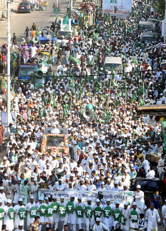 A rally was brought out by Maizbhandar Darbar Sharif at Laldighi Maidan Point in observance of the Eid- e- Miladunnabi on Friday.