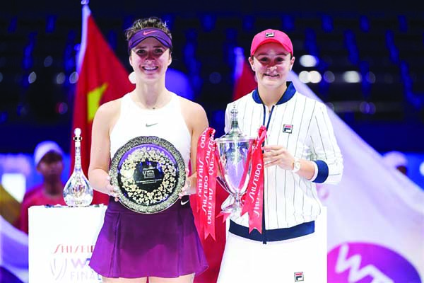 Ashleigh Barty (right) of Australia poses for photos with Elina Svitolina of Ukraine during the awarding ceremony after the singles final at the WTA Finals Tennis Tournament in Shenzhen, south China's Guangdong Province on Sunday.