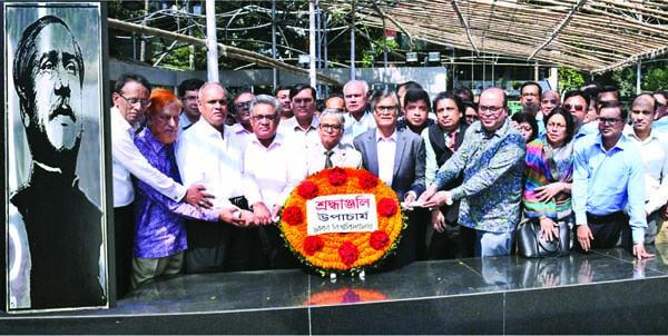Vice-Chancellor of Dhaka University Prof Dr Akhtaruzzaman placing floral wreaths at the portrait of Father of the Nation Bangabandhu Sheikh Mujibur Rahman at 32, Dhanmondi on Tuesday after taking over as VC.